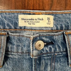 Abercrombie & Fitch the 90s Relaxed Jean High Rise